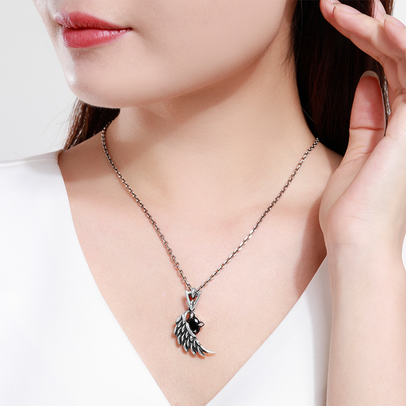 立体翅膀锆石吊坠