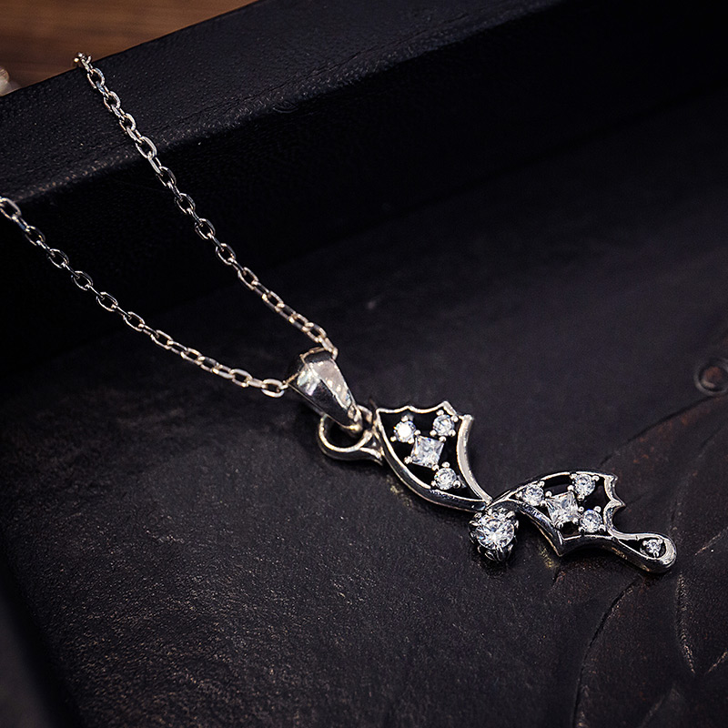 蝴蝶翅锆石吊坠