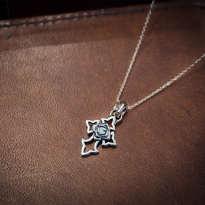 花式十字架锆石吊坠